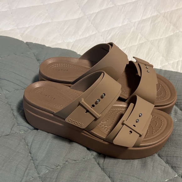 CROCS Shoes - CROCS Women's Brooklyn Buckle Size 6